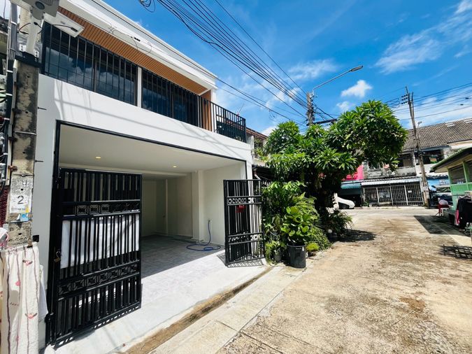 ขายทาวน์โฮม 3 ห้องนอน 20 ตร.ว. เขตตลิ่งชัน