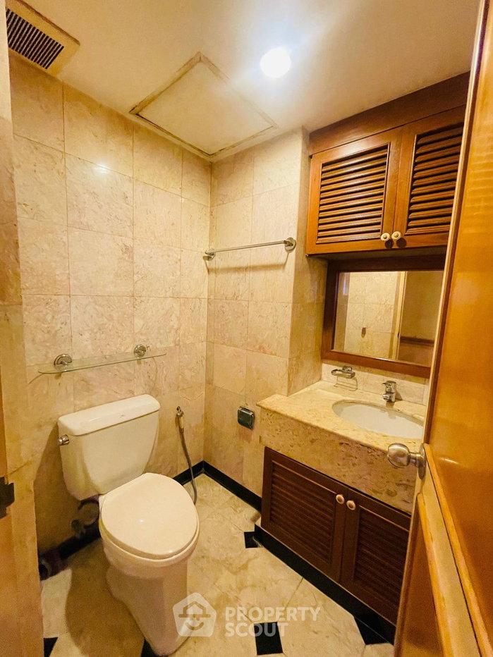 picture 2-BR Sarin Place Condominium For Sale Near BTS Ratchayothin (ID 3069963) - 11/11