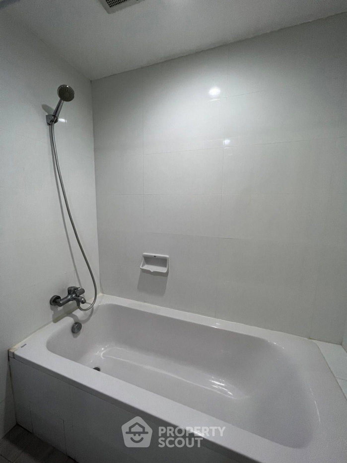 picture 2-BR Condo At Acadamia Grand Tower Near BTS Phrom Phong (ID 993908) - 23/25