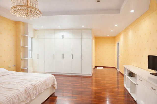 รูป กรุงเทพกรีฑา 4-10 บ้านเดี่ยว 2 ชั้น  4-5นอน 3น้ำ รพ.ศิริน 550 ม.  200ตร.ว. บ้านพร้อมอยู่ ห้องครัวในบ้านและครัวไทย - รูปที่ 4/8