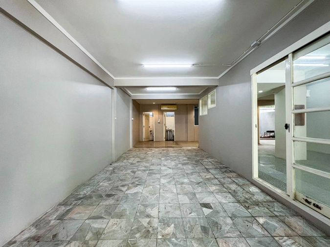 3-bed townhouse for rent, 250 sqm, 50 sq wah, Watthana