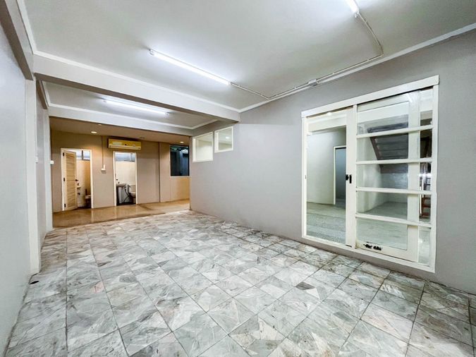 3-bed townhouse for rent, 250 sqm, 50 sq wah, Watthana