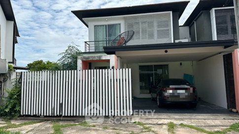 3-BR 204 Sqm Semi-Detached House For Sale In Bang Lamung (ID 3329117)