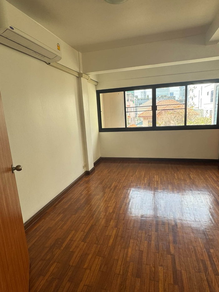 รูป LTH16165 - Spacious Home Office FOR RENT Sukhumvit 4 | 500+ sq.m. | 4 Fl + Rooftop | 8 Rooms | 5 Baths | 4 Parking | 150K - รูปที่ 4/9