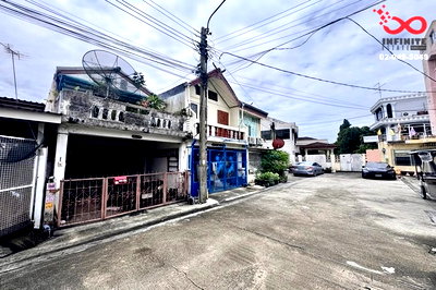 ทาวน์โฮม พหลโยธิน 49/1 : ขายทาวน์เฮาส์ 2 ชั้น 17 ตร.ว. การเคหะบางบัว พหลโยธิน 49/1 หลักสี่ ใกล้ BTS บางบัว