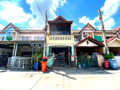 Townhouses for sale Bangkok : Townhouse Charoen Suk 2 Thung Si Kan Subdistrict, Don Mueang District, Bangkok