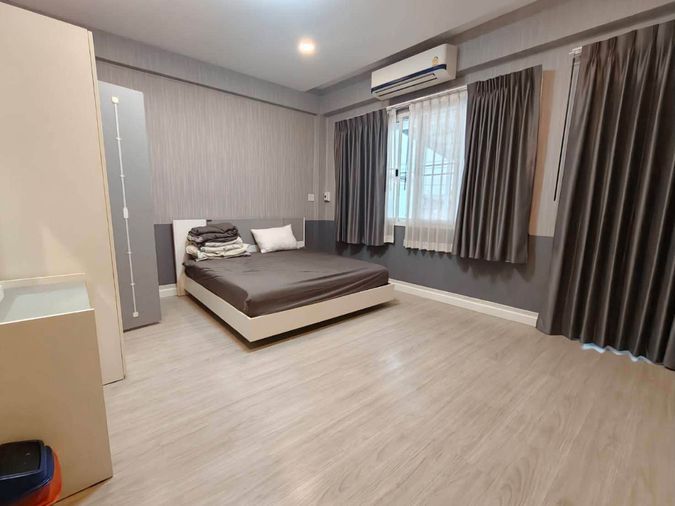 ให้เช่าทาวน์โฮม 4 ห้องนอน 320 ตร.ม. 30 ตร.ว. เขตดินแดง