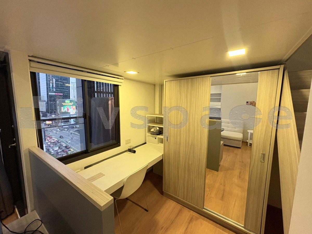 รูป ▚ L1JC0Cツ ให้เช่า Chewathai Residence Asoke Loft 35ตร.ม. รีโนเวทพื้นใหม่ เฟอร์ครบ ใกล้ MRT พระราม 9 / MRT เพชรบุรี✨ - รูปที่ 6/7
