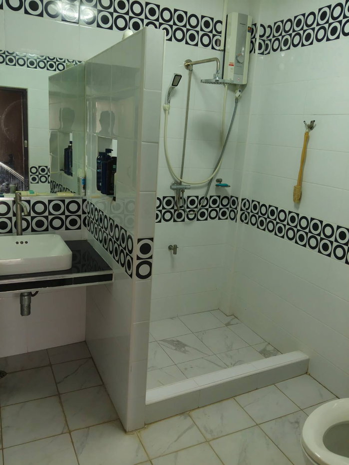 picture 2-Story Townhouse, 20 sq.w., 3 Beds 2 Baths, Lat Phrao 38 (400m from MRT) - 4/5