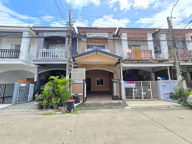 ขายทาวน์โฮม 3 ห้องนอน 80 ตร.ม. 16 ตร.ว. ณ ราธร สุวินทวงศ์