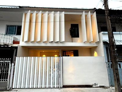 Townhouses for sale รัชโยธิน : 🏠 House for Sale : Private Courtyard Residence Ladprao 41    Property Code | LNP-H1153 
