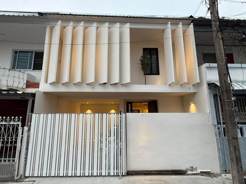🏠 House for Sale : Private Courtyard Residence Ladprao 41 Property Code | LNP-H1153