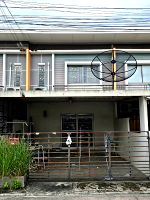 ทาวน์โฮม สถานีขนส่งชลบุรี : รีบจองก่อนรีโนเวท  ทาวโฮม2ชั้น  ทำเลบ้านสวนชลบุรี