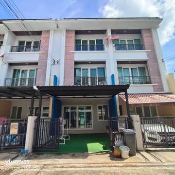 🏡✨ TOWNHOME FOR RENT | Baan Klang Muang S-Sense Rama 9–Ladprao
📍 Soi Pradit Manutham 3
💰 THB 35,000/month
🔑 Ready to move in
