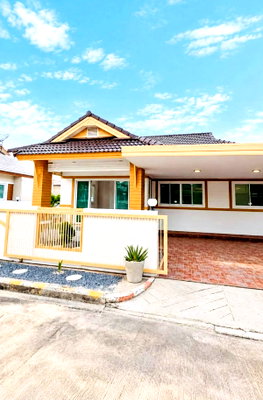 Houses for sale Pinthong Industrial Estate : Minimalist-style detached house with a warm color scheme for sale The Bliss Village, Bueng, Si Racha, Chonburi.
