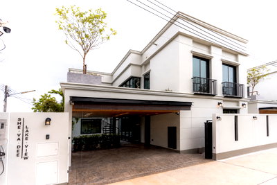 Houses for sale Montfort College Primary Section : Luxury Two-Storey English-Style Pool Villa for Sale in Pa Daet — THB 12.5 Million