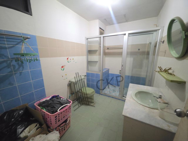 picture L260145 | 3-story townhome for sale, located right on the road in Soi Ratchada 32. Excellent location with a solid structure. - 5/13
