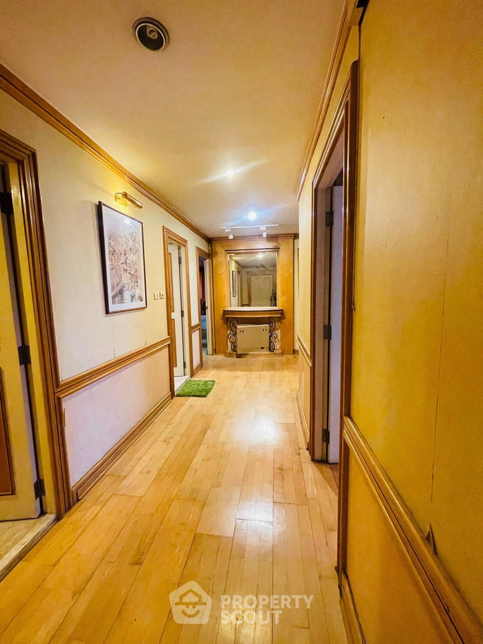 picture 2-BR Sarin Place Condominium For Sale Near BTS Ratchayothin (ID 3069963) - 4/11
