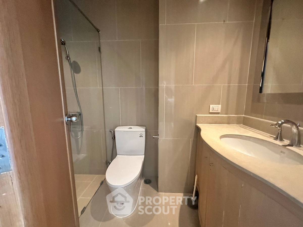 picture 3-BR Condo at The Empire Place near BTS Saint Louis (ID 3329230) - 10/11