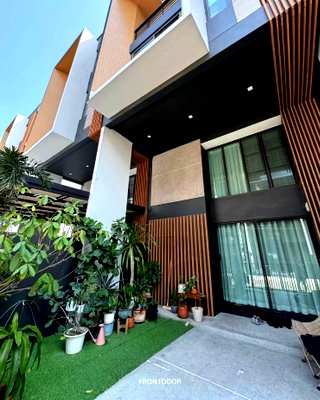 เช่าทาวน์โฮม วิทยาลัยดุสิตธานี : 🏡🐶 ทาวน์โฮมเลี้ยงสัตว์ได้ | ให้เช่า 75,000 Shizen Pattanakarn 32 (K240)
📍 Shizen Pattanakarn 32