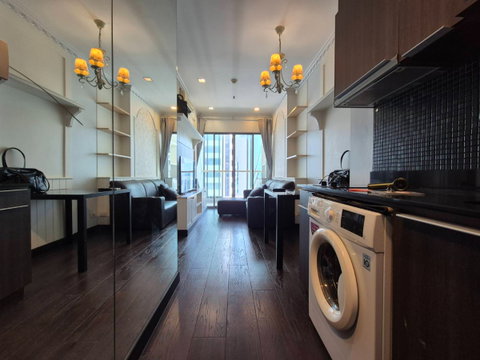 For rent Ideo Q Phayathai, 1 bedroom, fully furnished, ready to move in, swimming pool, fitness, common garden, only 60 m. to BTS & ARL Phayathai.