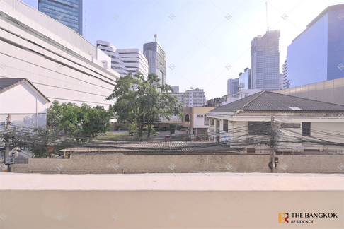 M Tower Sukhumvit 35 Easy Travel, Fully Utilized Space near BTS Phrom Phong