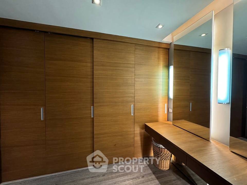 picture 90m To BTS Phloen Chit | 3-BR The Crest Ruamrudee (ID 3319815) - 9/18