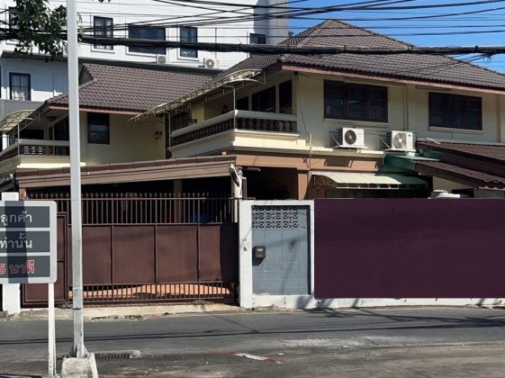 รูป ให้เช่าบ้านเดี่ยว 2 ชั้น ทำเล สุทธิสาร ซอย 20 มิถุนา ใกล้ MRT สุทธิสาร / เฟอร์นิเจอร์ครบ / แอร์ 7 เครื่อง / อยู่อาศัย หรือ Home Office จดบริษัทได้ - รูปที่ 1/13