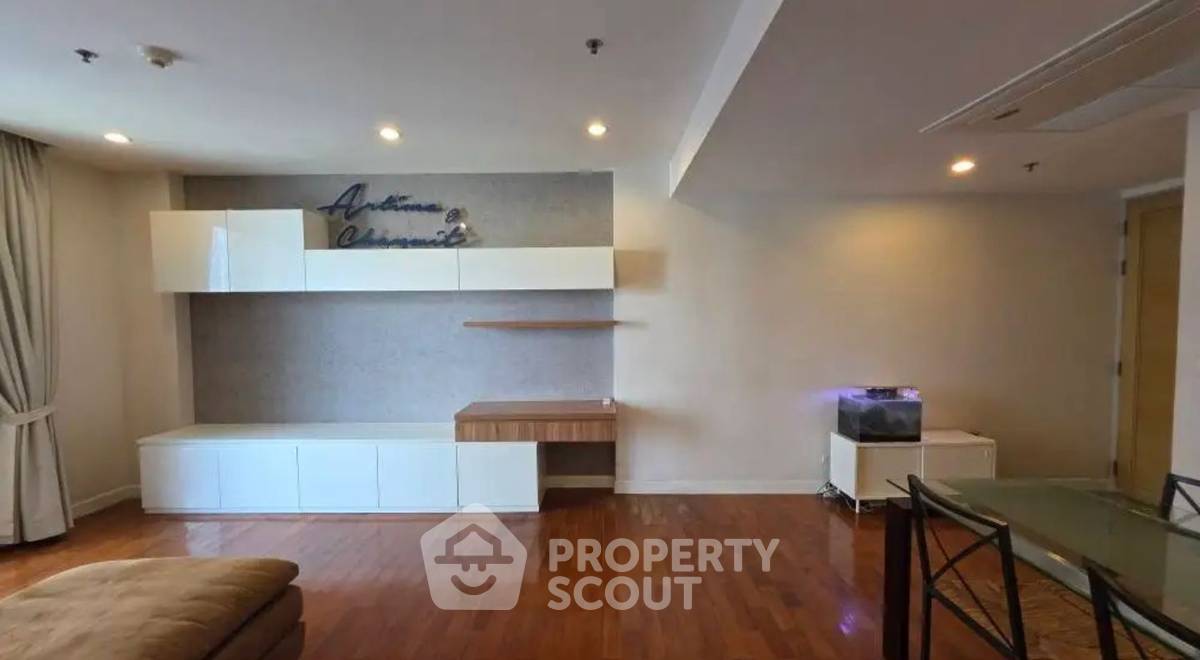 picture High-Floor 2-BR Baan Siri 31 Condominium, MRT Sukhumvit (ID 3329384) - 1/12