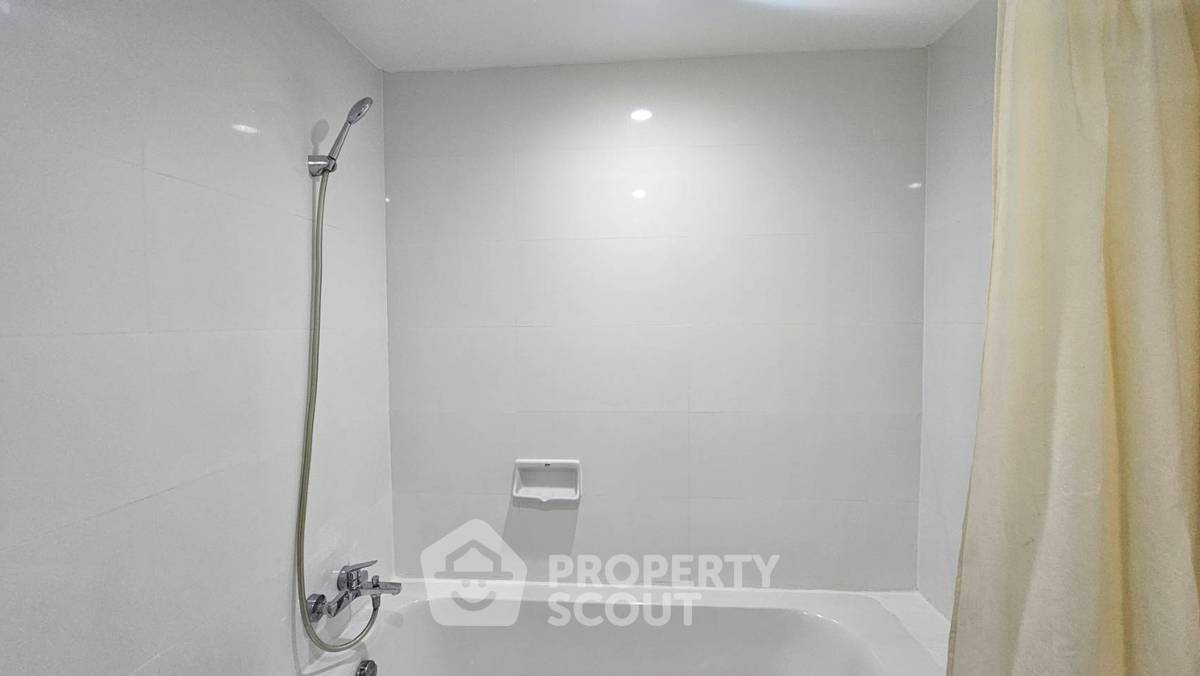 picture 2-BR Condo At Acadamia Grand Tower Near BTS Phrom Phong (ID 993908) - 14/25