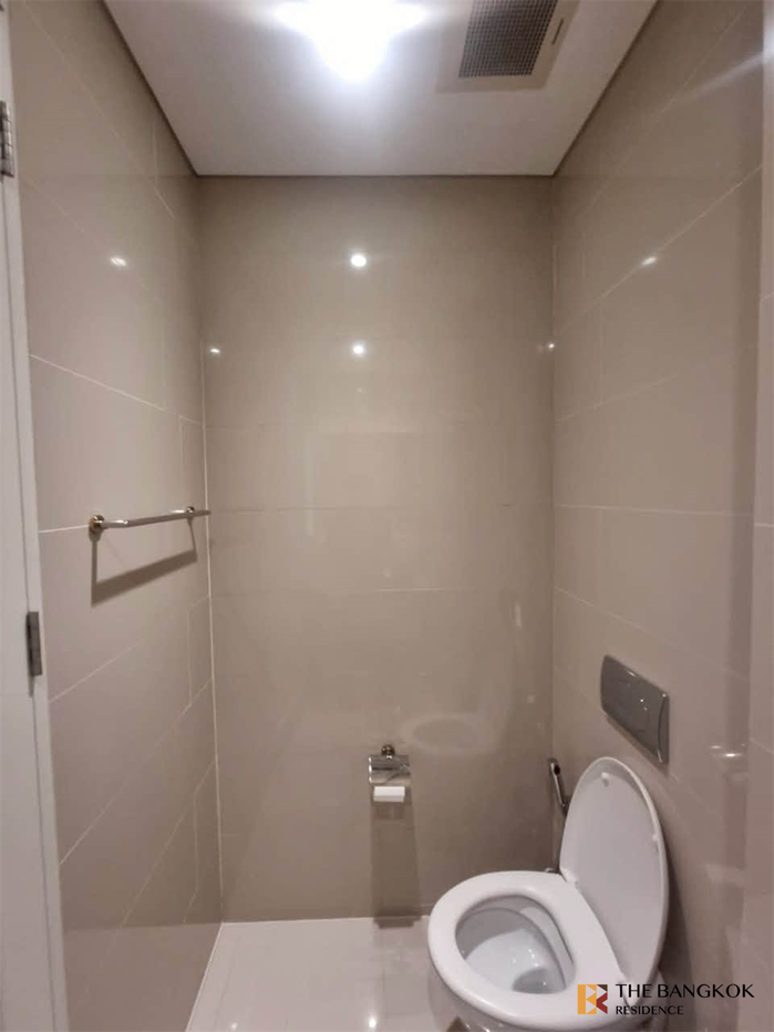picture Saladaeng residences near MRT Silom Station Luxuriously Elevated Unit - 6/10