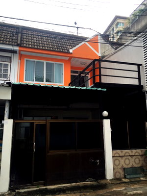 ทาวน์โฮม กรุงเทพมหานคร : ทาวน์เฮาส์ 20 ตร.ว. 2 ชั้น 3 นอน 2 น้ำ ลาดพร้าว 38 ห่างรถไฟฟ้า 400 ม.
