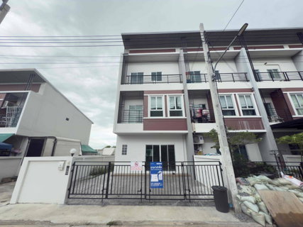 รูปภาพ RGI092🏡 ทาวน์โฮม 3 ชั้นที่ “พื้นที่เยอะกว่าที่คิด” แบ่งสัดส่วนดี อยู่กันหลายคนก็ยังมีพื้นที่ส่วนตัว ✨