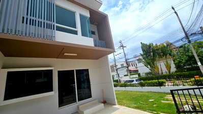 Townhouses for rent Samut Prakarn : Townhome for rent Soi Prachauthit 90 (Indy 2)