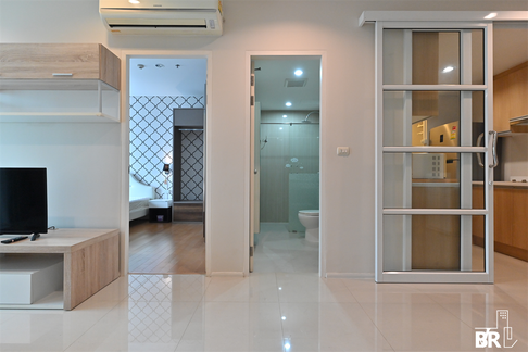 Villa Asoke near MRT Phetchaburi Station Easy Start with a City Dweller Lifestyle