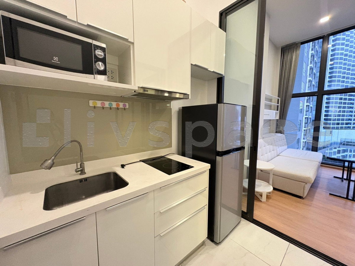 รูป ▚ L1JC0Cツ ให้เช่า Chewathai Residence Asoke Loft 35ตร.ม. รีโนเวทพื้นใหม่ เฟอร์ครบ ใกล้ MRT พระราม 9 / MRT เพชรบุรี✨ - รูปที่ 4/7