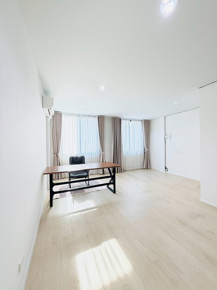 รูป 🏡 ให้เช่า Townhome 3 ชั้น NUE Connex House Don Mueang 4 ห้องนอน 4 ห้องน้ำ บ้านทำเลดี โซนหน้า Clubhouse - รูปที่ 6/13