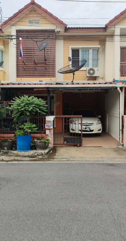 รูป ขาย2.1ล้าน ทาวน์เฮาส์ใกล้สนามบินสุวรรณภูมิ - รูปที่ 1/9