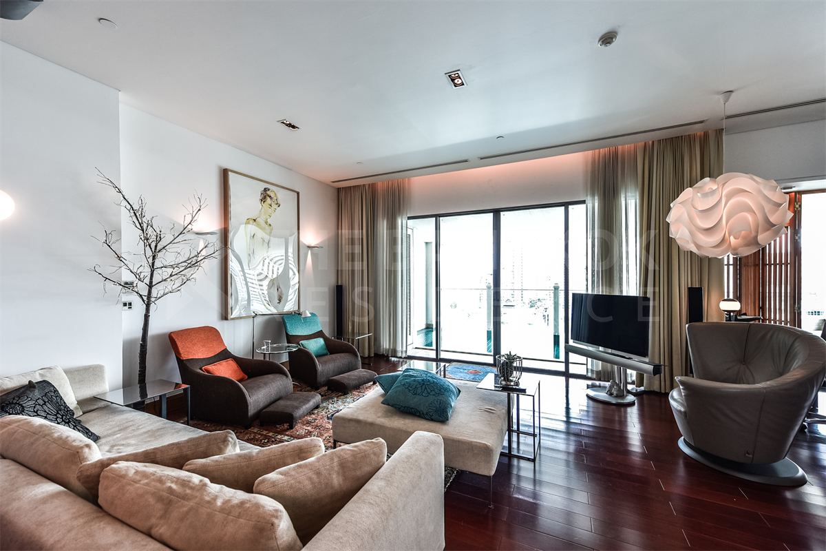 picture Le Raffine Sukhumvit 39 Luxury Unit, Ready for You Without the Wait near BTS Phrom Phong - 10/10