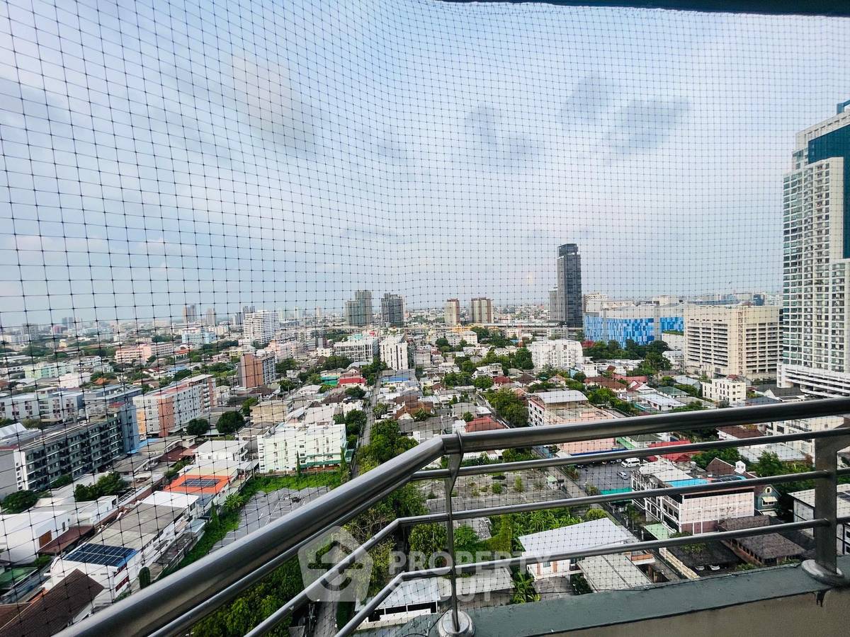 picture 2-BR Sarin Place Condominium For Sale Near BTS Ratchayothin (ID 3069963) - 3/11