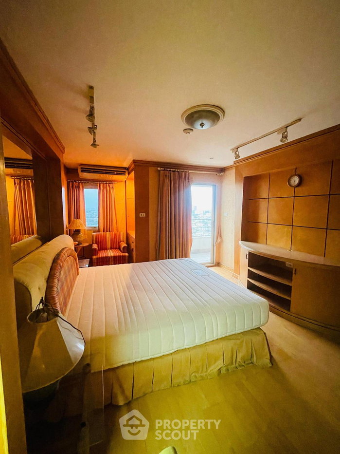 picture 2-BR Sarin Place Condominium For Sale Near BTS Ratchayothin (ID 3069963) - 5/11