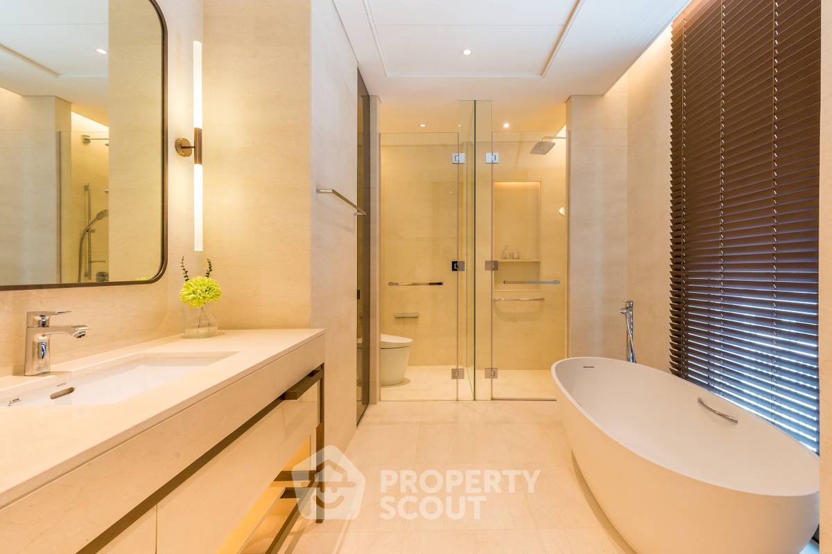 picture 2-BR Condo at Baan Sindhorn near BTS Ratchadamri (ID 3032894) - 12/19