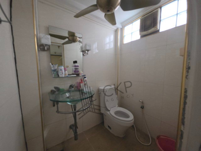 picture L260145 | 3-story townhome for sale, located right on the road in Soi Ratchada 32. Excellent location with a solid structure. - 7/13