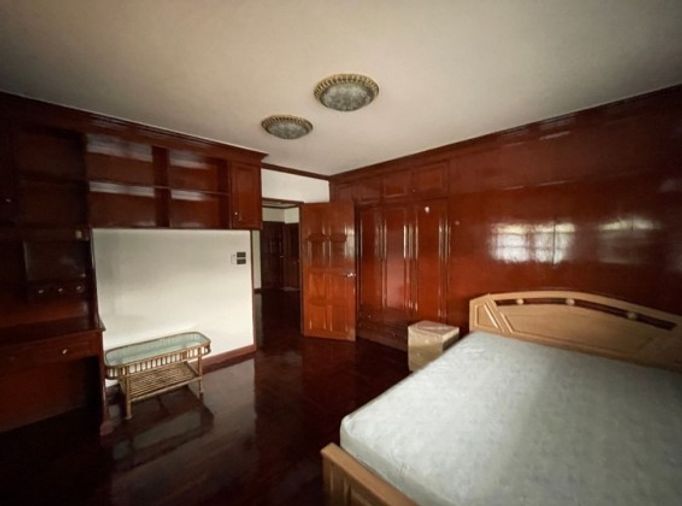 5-bed house for rent, 300 sqm, 50 sq wah, Huai Khwang