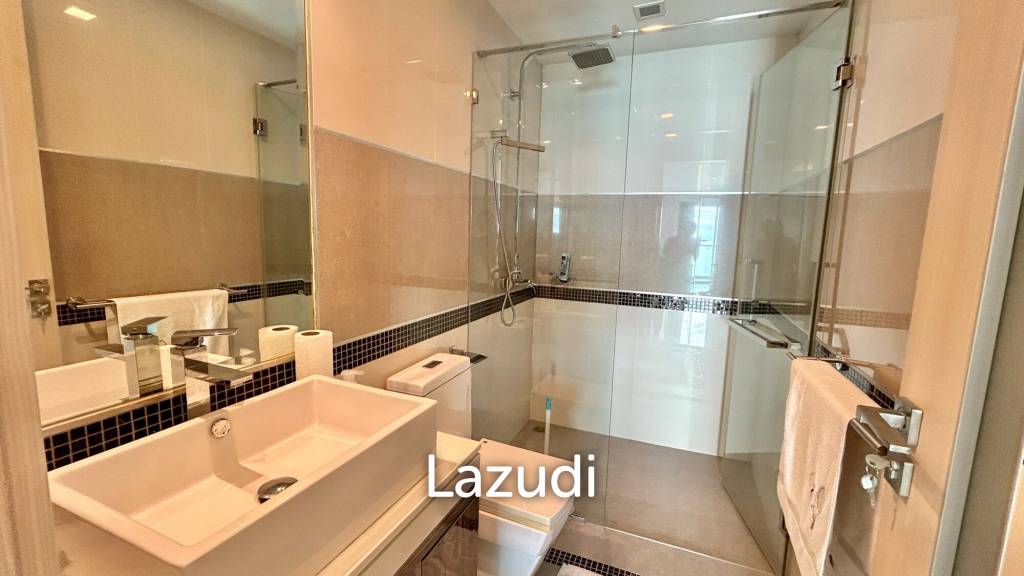 picture Wongamat Tower Luxury Corner 2-Bedroom Sea View - 18/20
