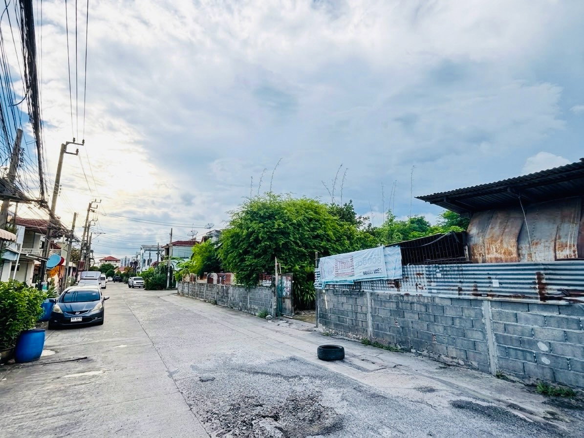 รูป ขายถูก ที่ดินแปลงสวยทำเลทอง สุขุมวิท–อ่อนนุช 1 ไร่ 1 งาน 86 ตร.ว. ใกล้ BTS อ่อนนุช - รูปที่ 2/10