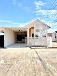 บ้านแฝด รร.ธัญรัตน์ : หมู่บ้านทรัพย์ธานี3 (ถนนเมน) (โทรสอบถามราคา)