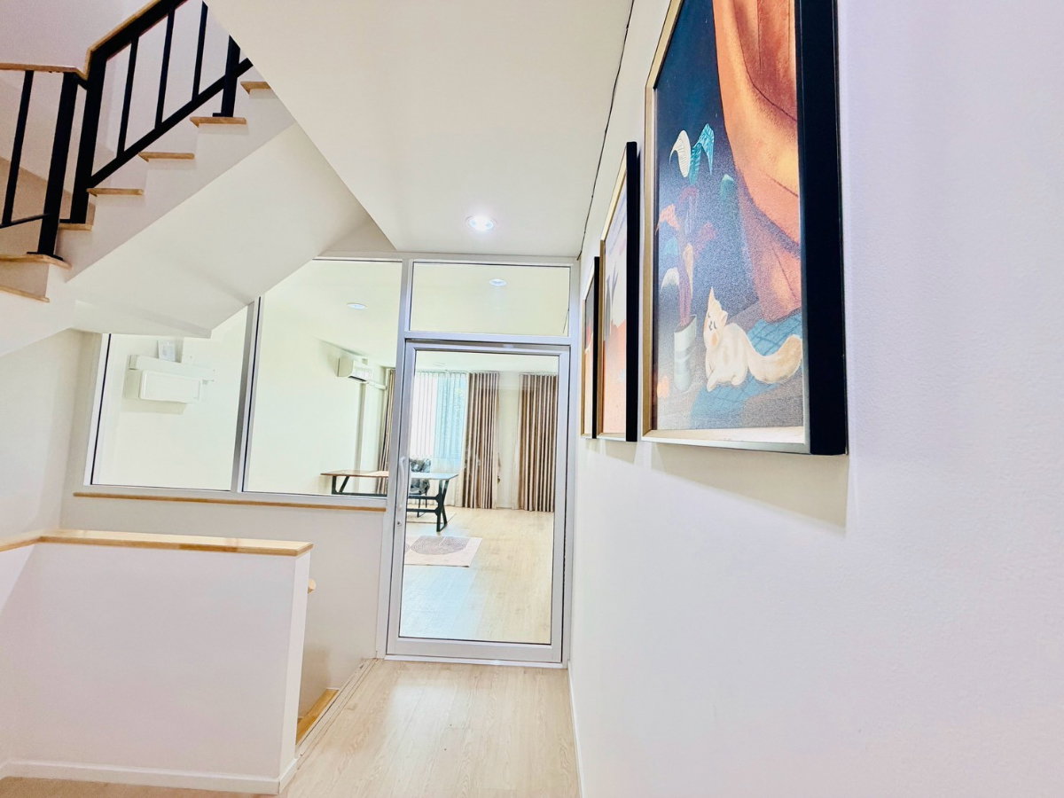 รูป 🏡 ให้เช่า Townhome 3 ชั้น NUE Connex House Don Mueang 4 ห้องนอน 4 ห้องน้ำ บ้านทำเลดี โซนหน้า Clubhouse - รูปที่ 8/13