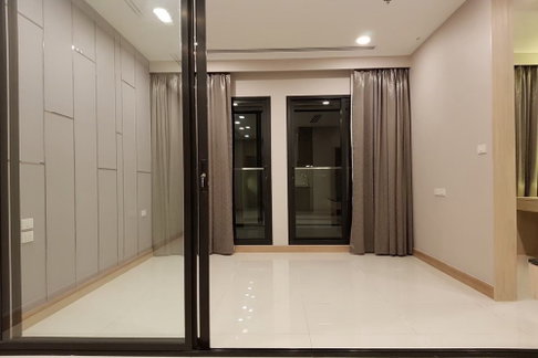 ðĨ For Sale !!ðĨNoble Ploenchit, 1 bedroom, 1 bathroom, high floor 11++, pool view !! Code C20221209365 Partly Furnished, SELL AT LOSS!!ðĢðĢ