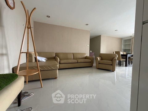 20th-Floor 2-BR 137 Sqm At D.S. Tower 2 Near MRT Sukhumvit (ID 3333084)